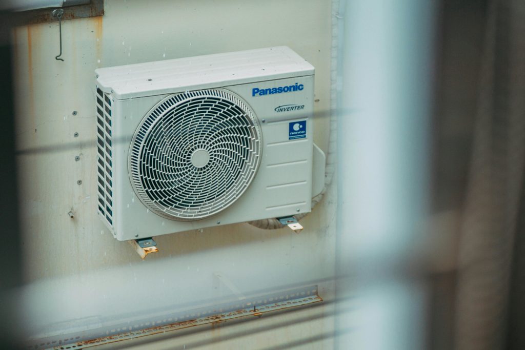 view of the air conditioning unit outside the building